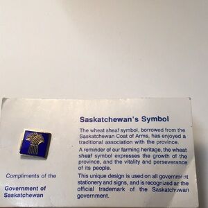 Saskatchewan Wheat Sheaf Pin vintage blue enamel on gold tone lapel pin Sask